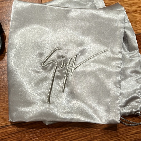 Giuseppe Zanotti chain heels - Picture 7 of 7